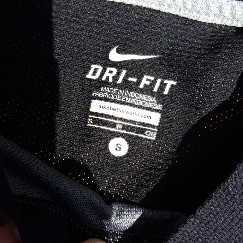 2 Boys Nike shirts size Small (little boys 6-8) - Picture 2 of 8